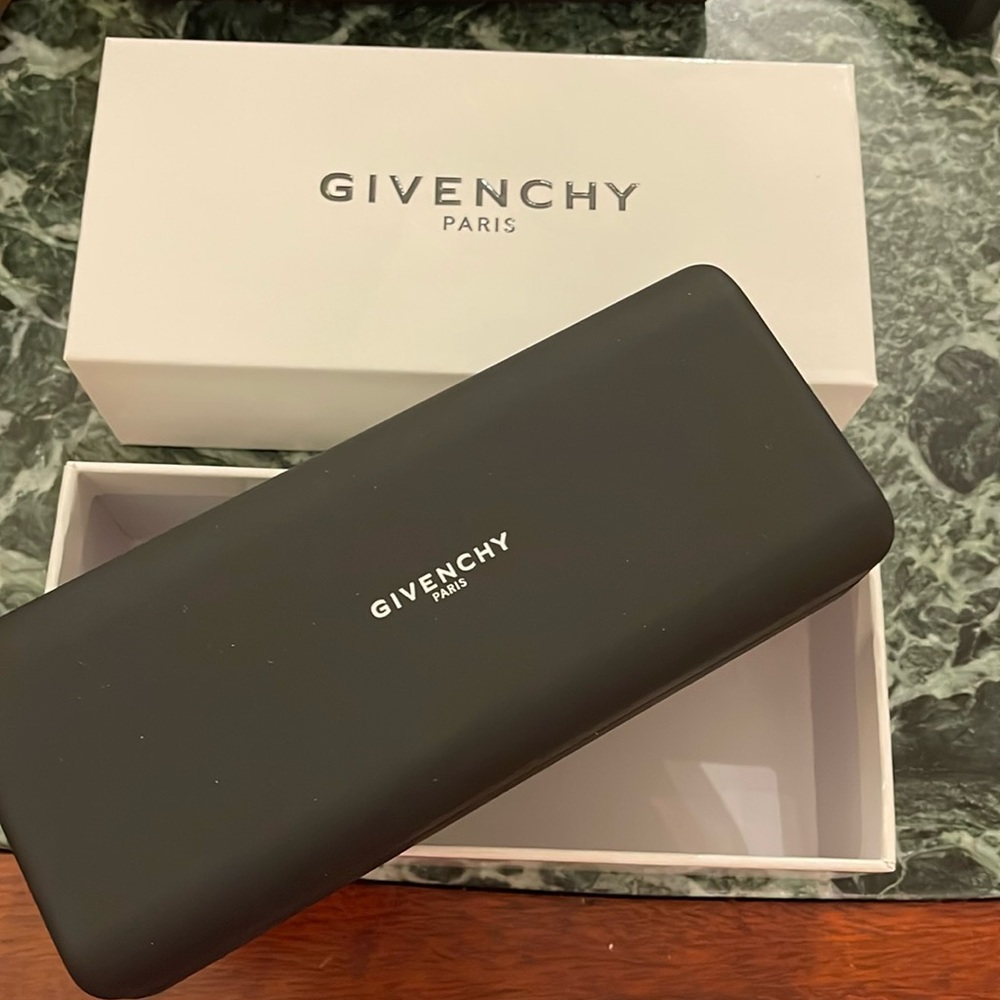New Givenchy Eyeglasses Sunglasses Case With Cloth.7L, 1.75 , 3D. Black